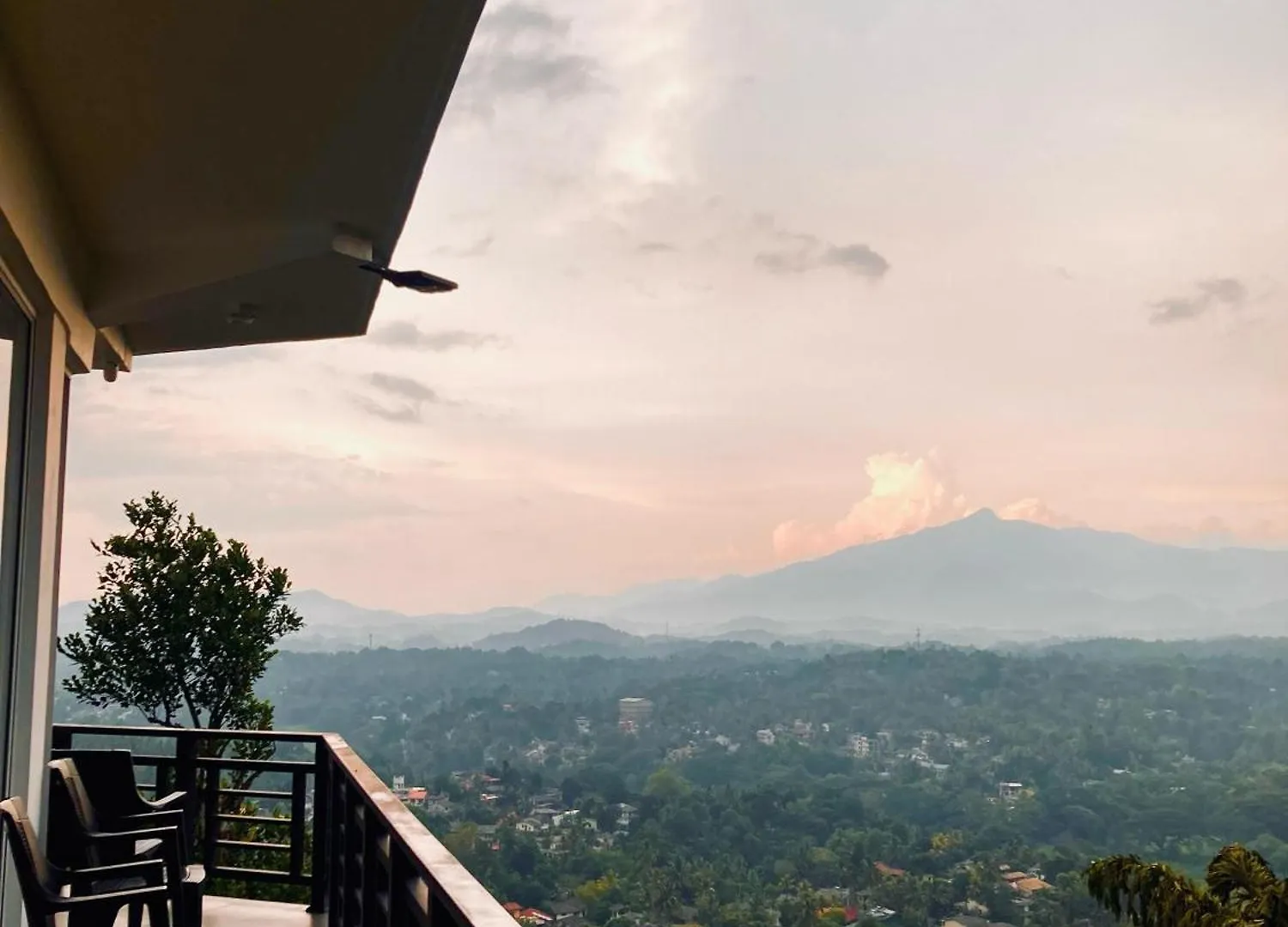 Dream House Residence Kandy Bed & Breakfast