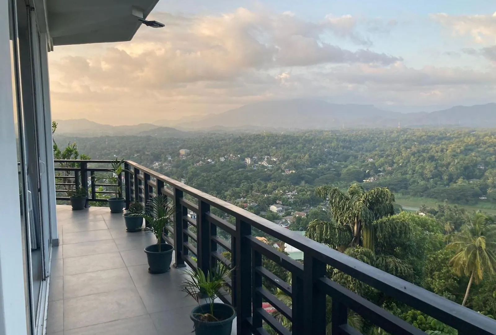 Dream House Residence Kandy Bed & Breakfast