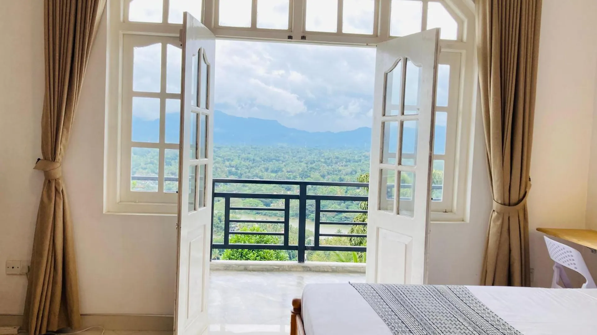 Bed & Breakfast Dream House Residence Kandy