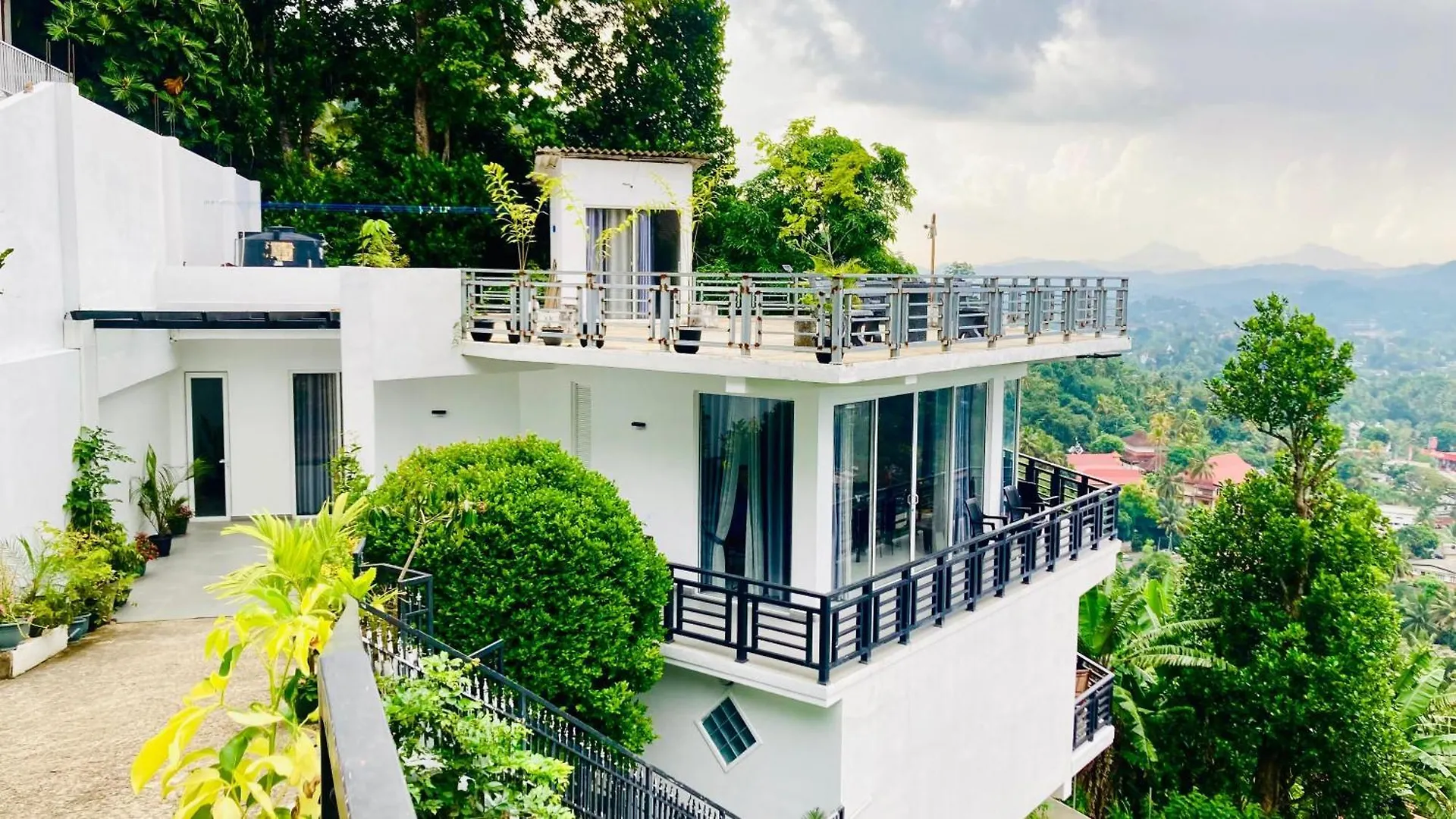Bed & Breakfast Dream House Residence Kandy