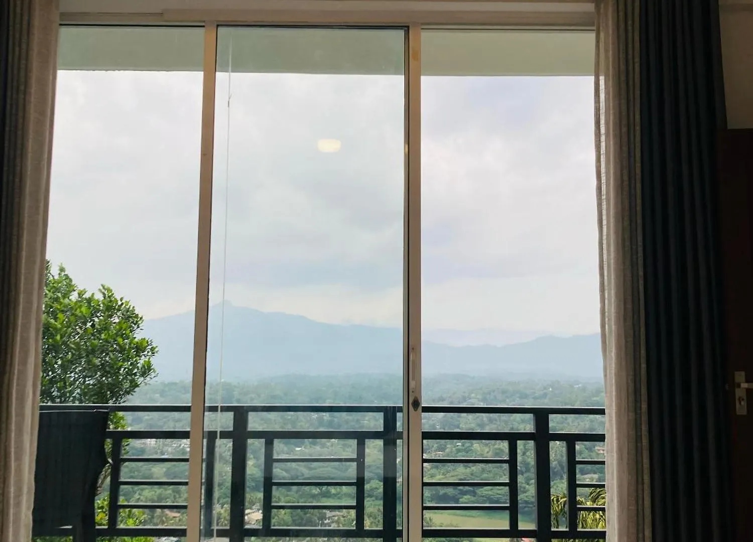 Dream House Residence Kandy Bed & Breakfast